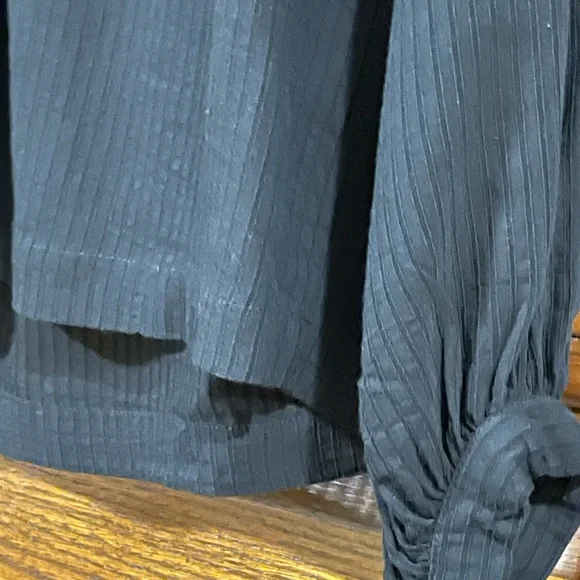 LOFT Black Long-Sleeve V-Neck Top with Subtle Pleats - Picture 5 of 9